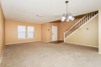 9855 Raven Field Dr in San Antonio, TX - Building Photo - Building Photo