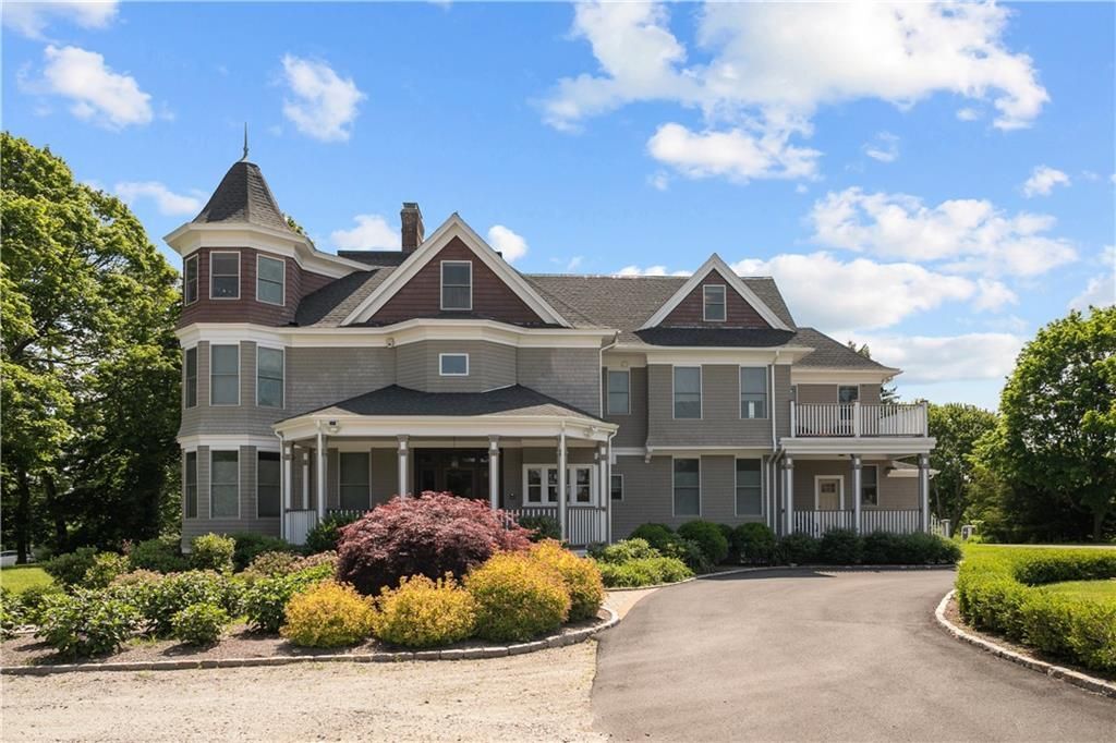 567 Bristol Ferry Rd in Portsmouth, RI - Building Photo