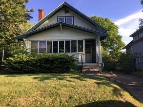 606 E Stewart Ave in Flint, MI - Building Photo - Building Photo