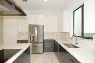 1435 SW 23rd St in Miami, FL - Foto de edificio - Building Photo