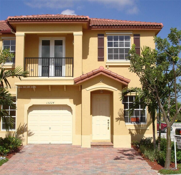 13224 SW 128th Path in Miami, FL - Building Photo