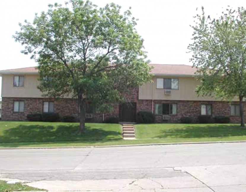 117-129 Harbet Ave NW in Cedar Rapids, IA - Building Photo