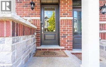 15 Pierre Trudeau Ln in Grimsby, ON - Building Photo - Building Photo