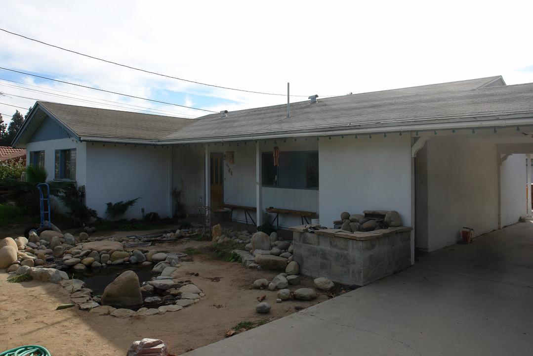 101 W Loop Dr in Camarillo, CA - Building Photo