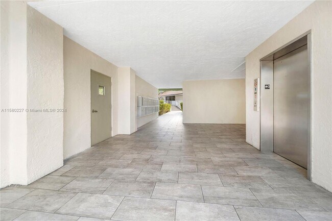 8200 SW 210th St-Unit -216 in Cutler Bay, FL - Building Photo - Building Photo