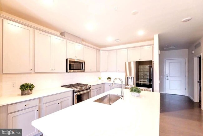 property at 1 Culvert Dr