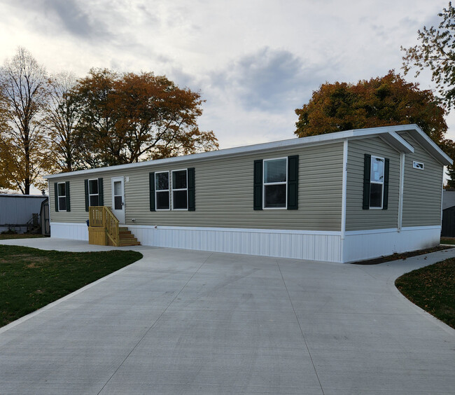 Bayshore Estates Manufactured Home in Sandusky, OH - Building Photo - Building Photo