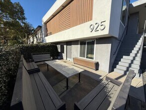 925 W 30th St in Los Angeles, CA - Building Photo - Building Photo