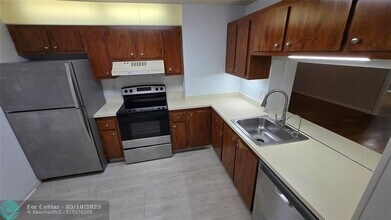 11188 Royal Palm Blvd in Coral Springs, FL - Building Photo - Building Photo