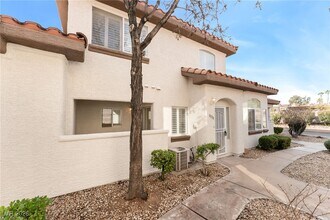 8028 Desire Dr in Las Vegas, NV - Building Photo - Building Photo