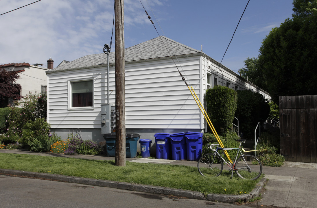 2921 SE Alder St in Portland, OR - Building Photo