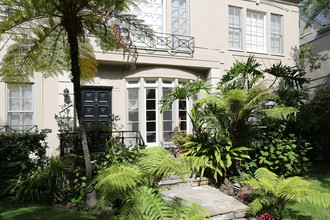 145 S Crescent Dr in Beverly Hills, CA - Foto de edificio - Building Photo