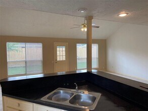 122 Queens Ct in Stafford, TX - Building Photo - Building Photo
