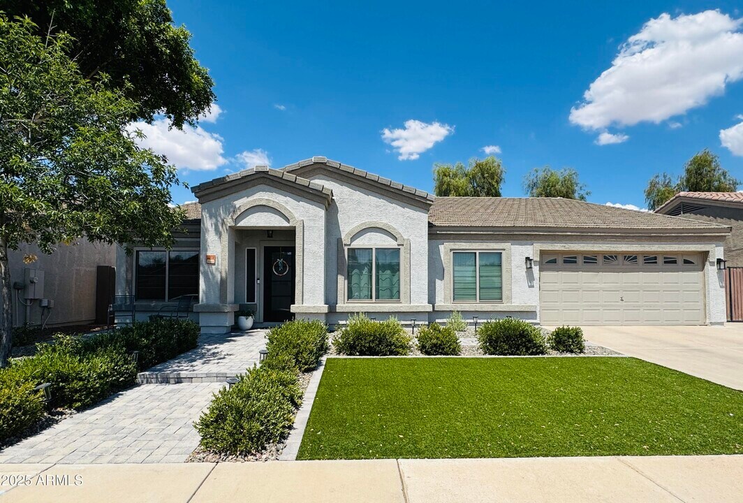 10412 E Dolphin Ave in Mesa, AZ - Building Photo