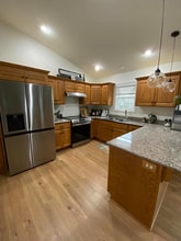 417 Stone Grove Dr in Manhattan, KS - Foto de edificio - Building Photo