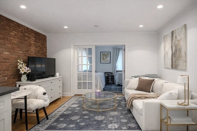 260 Elizabeth St, Unit 2 in New York, NY - Building Photo - Building Photo