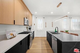 835 N McCadden Pl in Los Angeles, CA - Building Photo - Building Photo