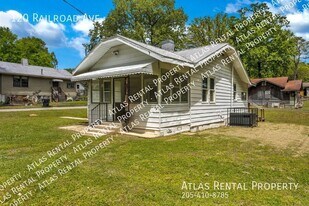 120 Railroad Ave in Adamsville, AL - Building Photo
