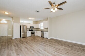 5213 Watson Rd in Riverview, FL - Building Photo - Building Photo