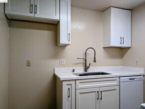 4958 Driftwood Ct in Oakley, CA - Building Photo - Building Photo