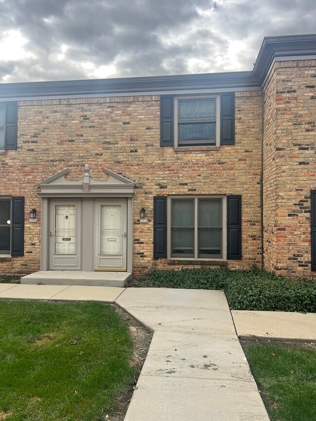 1727 Sessions Walk in Hoffman Estates, IL - Building Photo - Building Photo