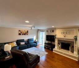 815 Suffield Square in Lincolnshire, IL - Building Photo - Building Photo