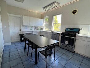 997 Memorial Dr, Unit 2B in Cambridge, MA - Building Photo - Building Photo