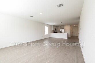 312 Kingston Wy in Waller, TX - Building Photo - Building Photo
