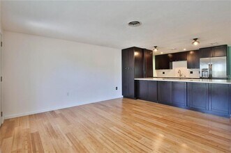7355 Cass Cir in Sarasota, FL - Building Photo - Building Photo
