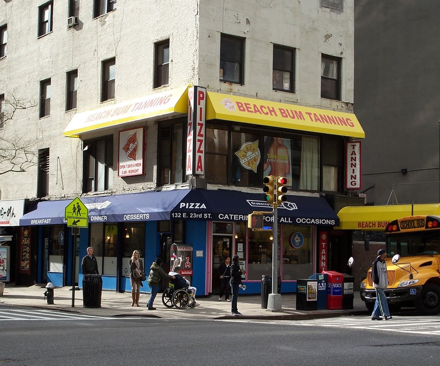 18 Lexington Ave in New York, NY - Building Photo