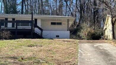 1921 Hixson Pike in Chattanooga, TN - Building Photo - Building Photo