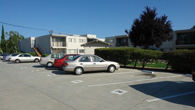 Riviera Apartments East & West in Sunnyvale, CA - Foto de edificio - Building Photo