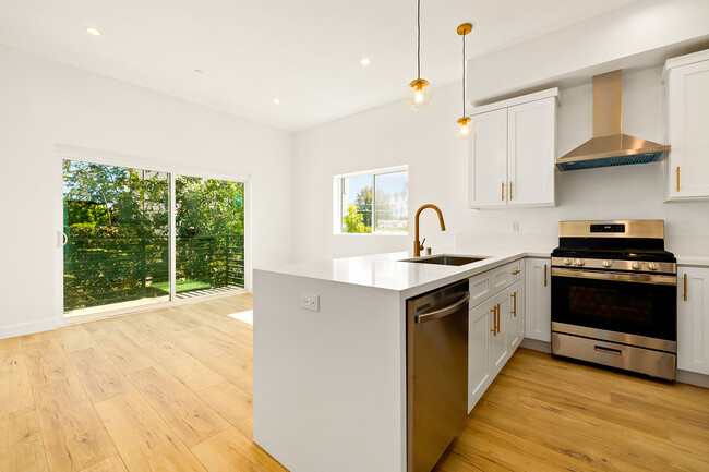 3420 12th Ave in Los Angeles, CA - Building Photo - Building Photo