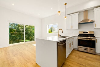 3420 12th Ave in Los Angeles, CA - Building Photo - Building Photo