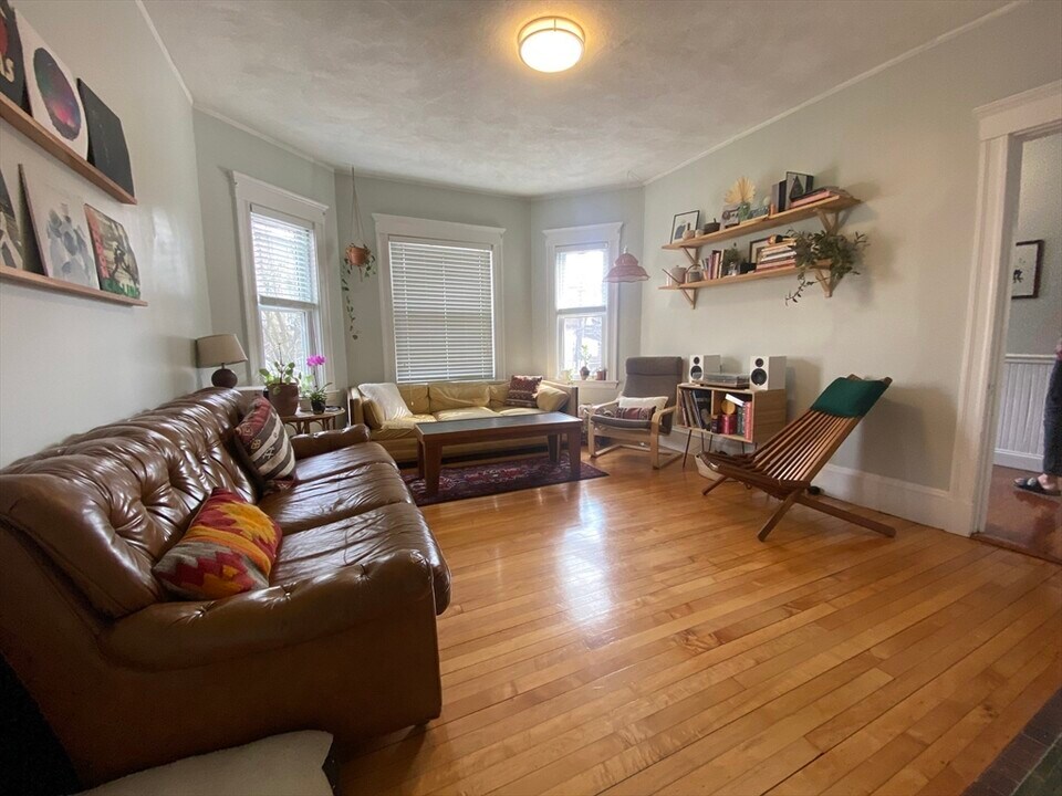 410 Medford St in Somerville, MA - Building Photo