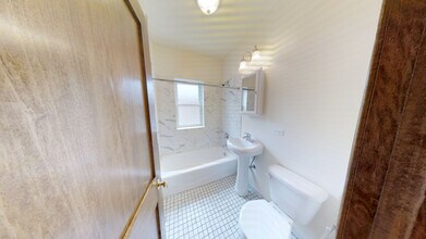4901 N Whipple St, Unit 4907-1W in Chicago, IL - Building Photo - Building Photo