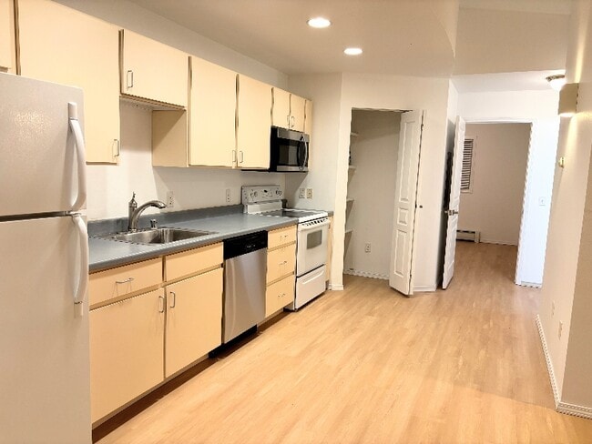 1949 S 9th St W in Missoula, MT - Building Photo - Building Photo