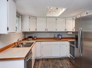 3930 Brook Ln NW in Bremerton, WA - Building Photo - Building Photo