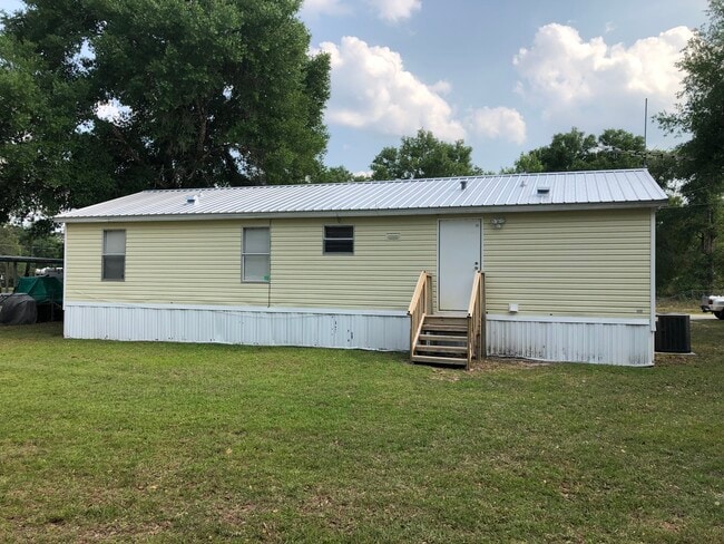 18449 SE 52nd Pl in Ocklawaha, FL - Building Photo - Building Photo