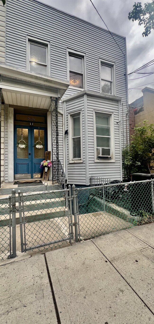 property at 708 6th St