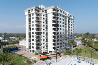 Boardwalk Caper Tower in Ft. Myers, FL - Foto de edificio - Building Photo