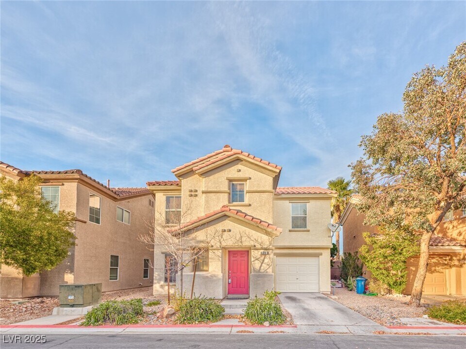 670 Port Talbot Ave in Las Vegas, NV - Building Photo