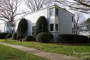 524 Wakefield Dr in Charlotte, NC - Building Photo