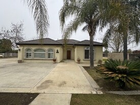 5553 Bussell Rd in Bakersfield, CA - Building Photo