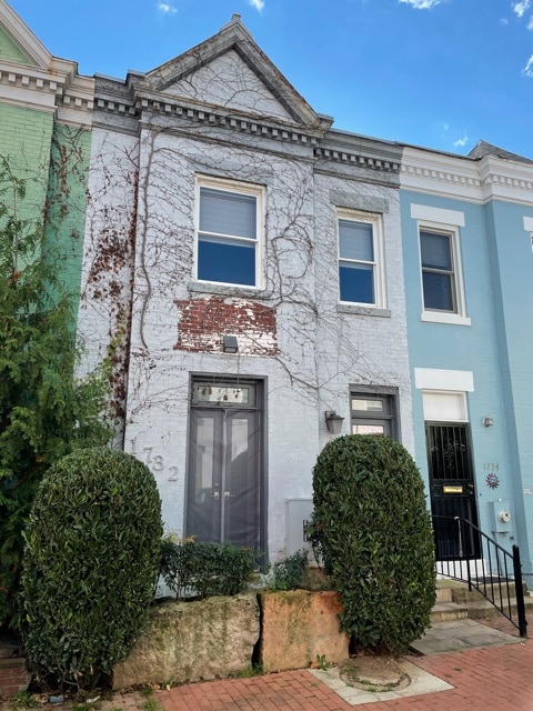 property at 1732 Seaton St NW