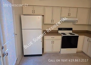 102 Crescent Ct in Bucyrus, OH - Building Photo - Building Photo