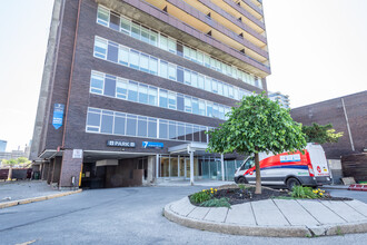 7 Walmer Road in Toronto, ON - Building Photo - Building Photo