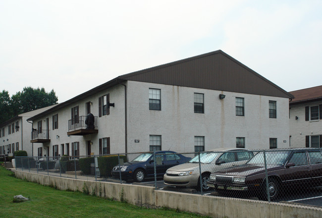 157-159 Main St in Emmaus, PA - Foto de edificio - Building Photo