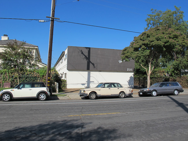 231 N Alhambra Ave in Monterey Park, CA - Building Photo - Building Photo