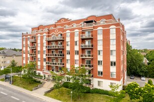 Chateau Des Boulevards in Laval, QC - Building Photo